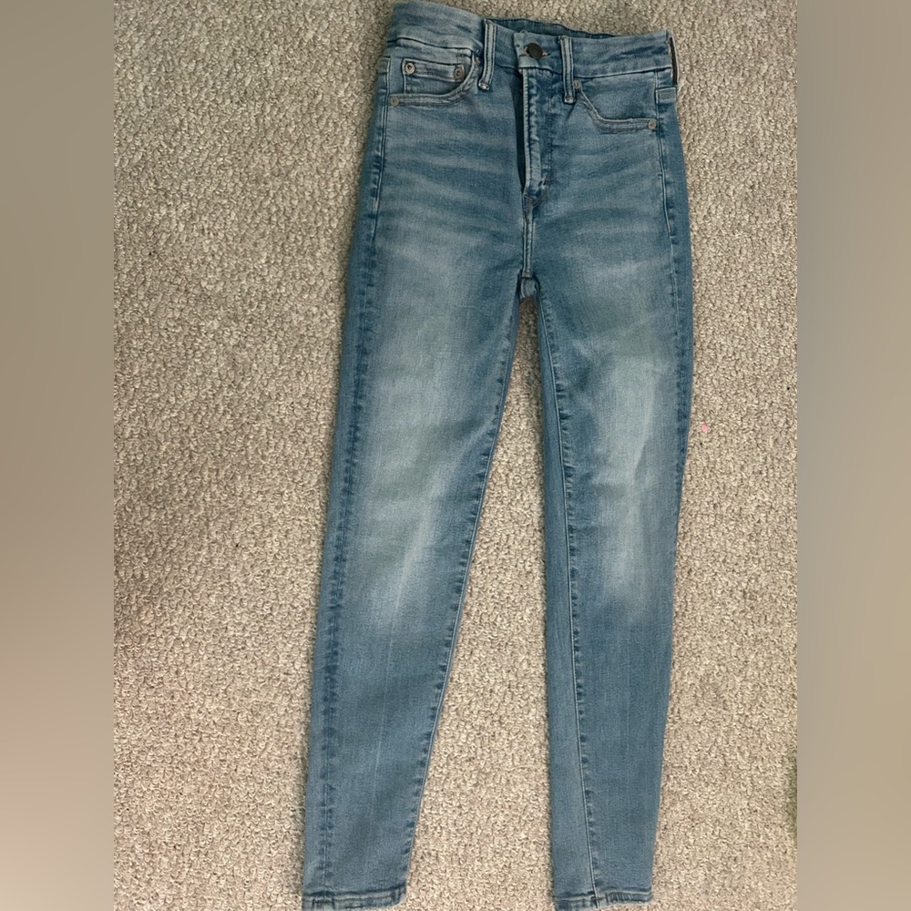 American Eagle medium/light blue wash lu(x)e skinny jean